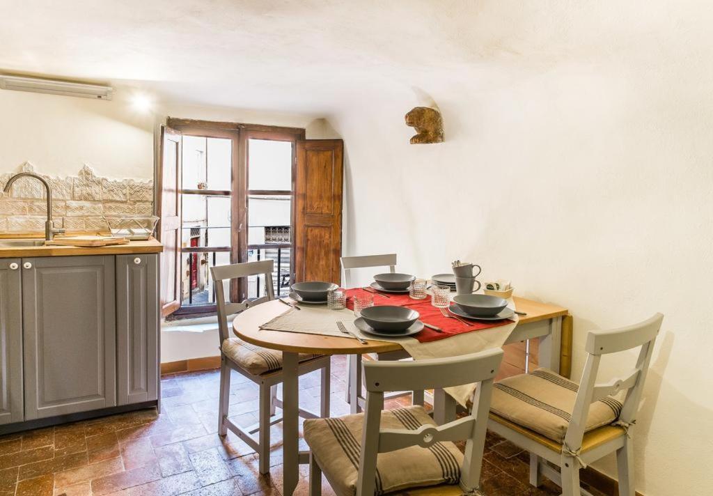 Lyon Apartment Anfiteatro Square, Лукка Екстер'єр фото